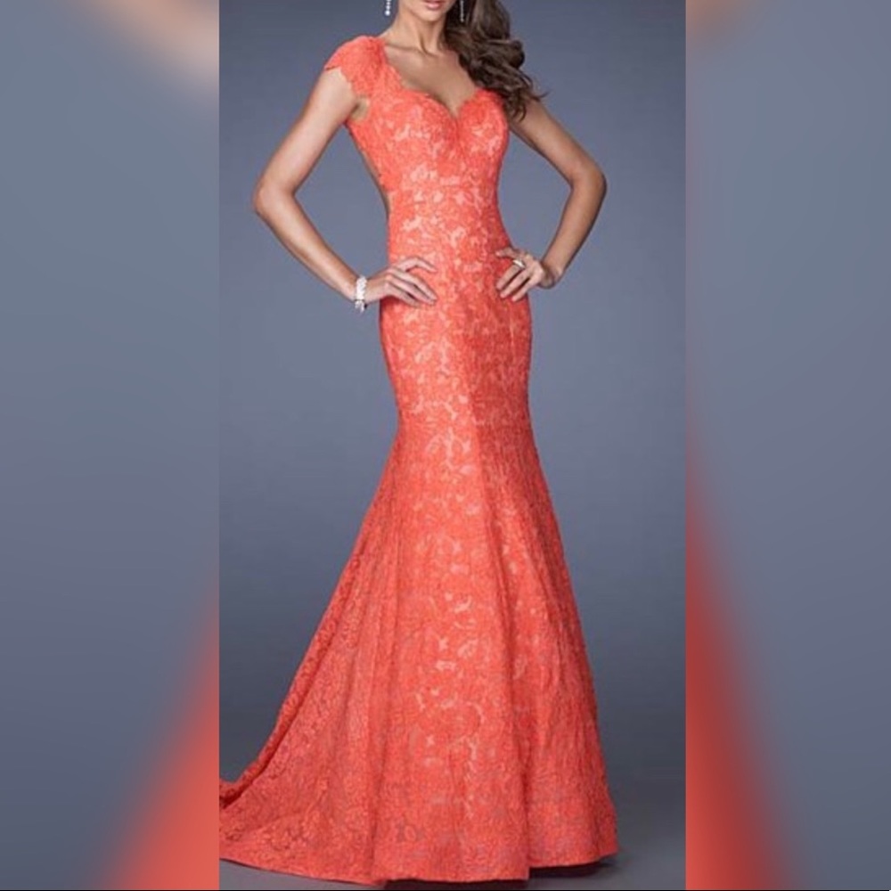 Prom dress NWT Coral lace open back mermaid gown perfect